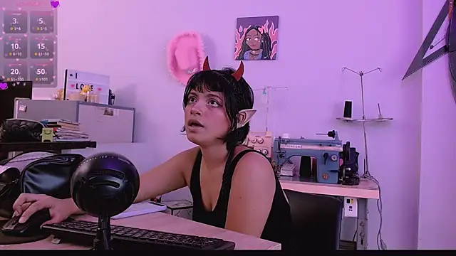 Mattilda 18 online show from October 7, 2025, 7:59 pm