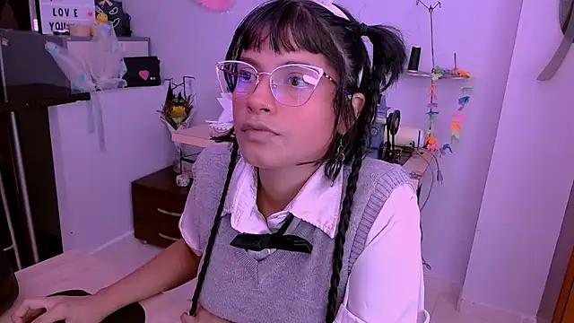 Mattilda 18 online show from October 17, 2025, 8:43 pm