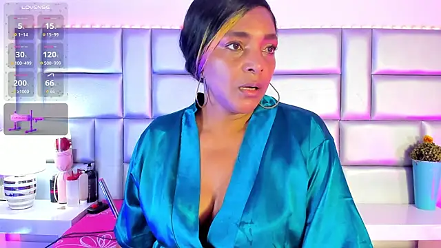 LovelyNickii online show from May 3, 2026, 1:36 pm