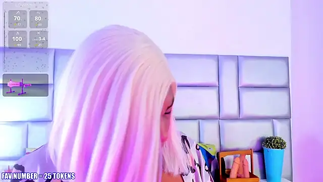 Snapshot of LovelyNickii chatting on November 14, 2025, 12:42 pm LovelyNickii online show from November 14, 2025, 12:42 pm