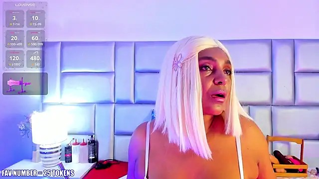 Snapshot of LovelyNickii chatting on November 19, 2025, 1:00 pm LovelyNickii online show from November 19, 2025, 1:00 pm