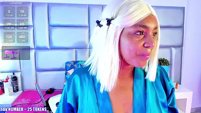 Snapshot of LovelyNickii chatting on November 28, 2025, 1:00 pm LovelyNickii online show from November 28, 2025, 1:00 pm