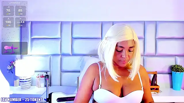 Snapshot of LovelyNickii chatting on November 2, 2025, 12:54 pm LovelyNickii online show from November 2, 2025, 12:54 pm