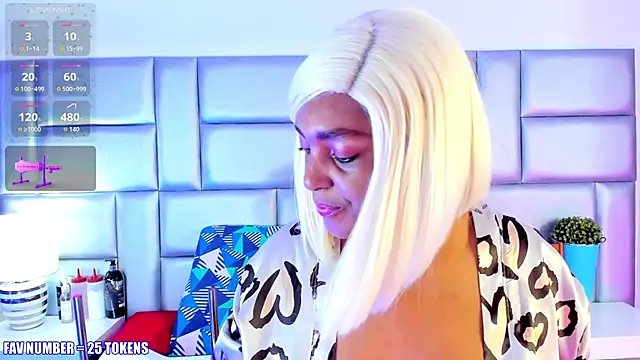 Snapshot of LovelyNickii chatting on November 8, 2025, 12:52 pm LovelyNickii online show from November 8, 2025, 12:52 pm