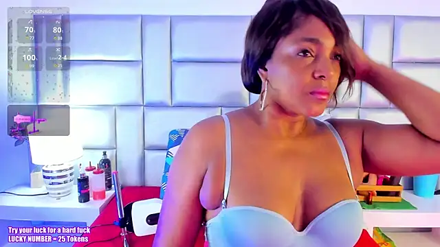 Snapshot of LovelyNickii chatting on October 10, 2025, 12:50 pm LovelyNickii online show from October 10, 2025, 12:50 pm