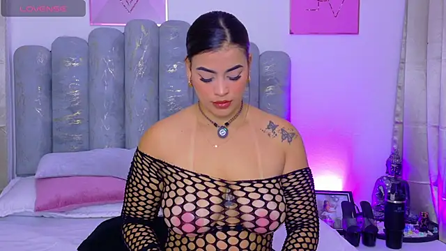 Snapshot of AlynAllen chatting on August 5, 2026, 7:41 pm AlynAllen online show from August 5, 2026, 7:41 pm