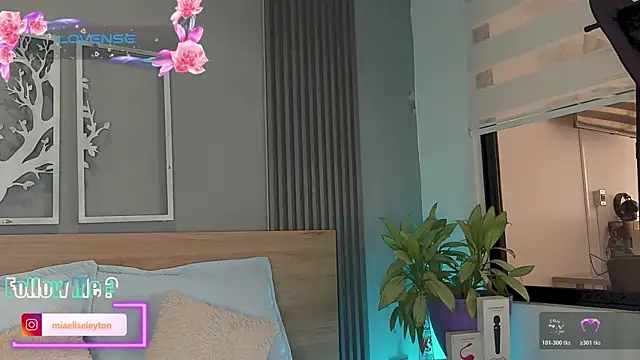Snapshot of Elise-Leyton chatting on July 31, 2026, 7:44 pm Elise-Leyton online show from July 31, 2026, 7:44 pm
