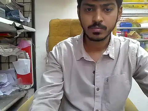 cute modell online show from November 11, 2025, 7:03 am