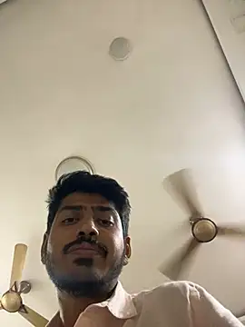 cute modell online show from February 1, 2025, 4:11 pm