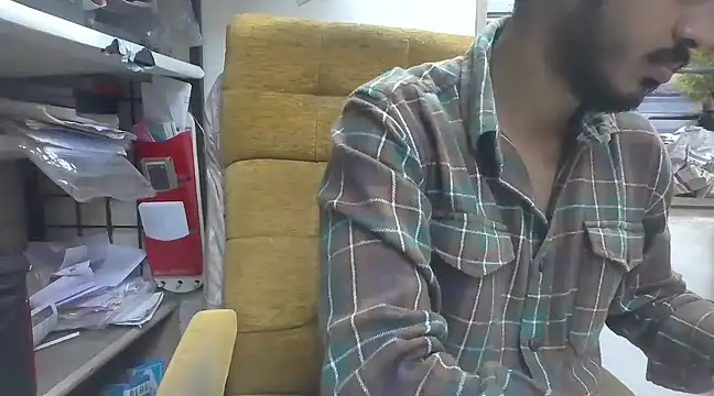 cute modell online show from February 13, 2025, 12:00 pm