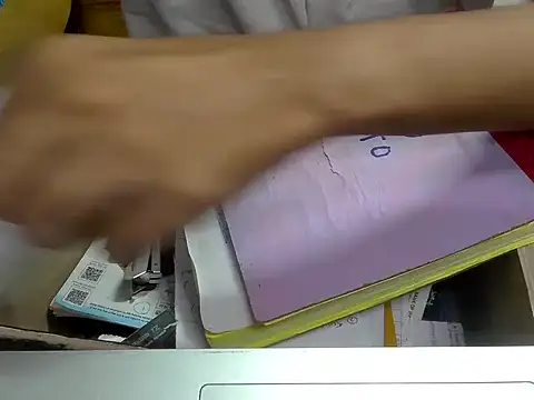 cute modell online show from October 9, 2025, 12:17 pm