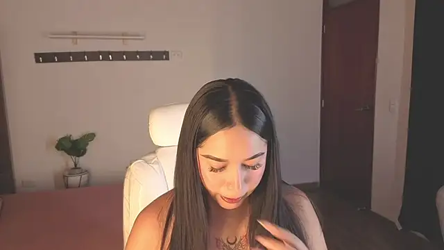 Snapshot of Renaxi_Smith chatting on June 9, 2026, 7:48 pm Renaxi Smith online show from June 9, 2026, 7:48 pm