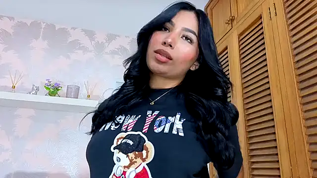 Snapshot of CharlotteGraay chatting on November 14, 2025, 7:50 pm CharlotteGraay online show from November 14, 2025, 7:50 pm