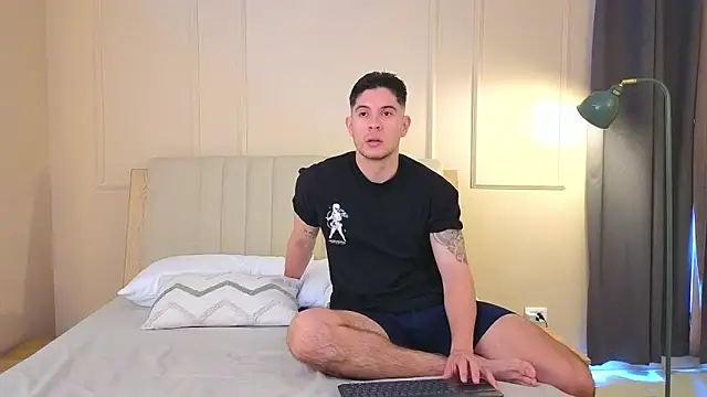 Snapshot of mr_danni chatting on May 2, 2026, 4:01 pm mr danni online show from May 2, 2026, 4:01 pm