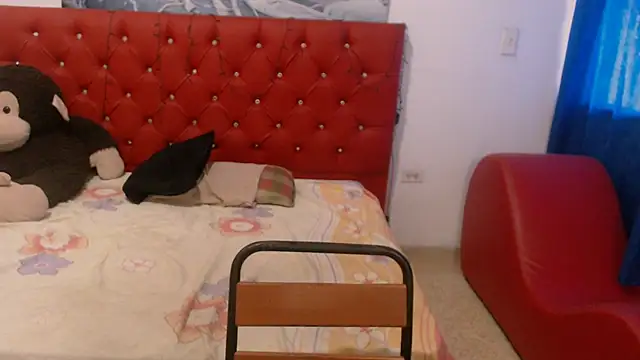 kitty squirt28 online show from February 5, 2025, 7:20 pm