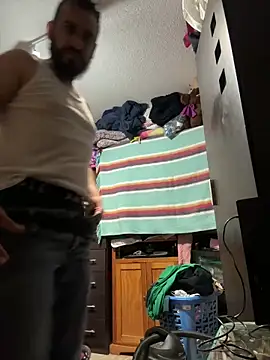 Snapshot of leonardohot1987 chatting on March 5, 2025, 2:57 am leonardohot1987 online show from March 5, 2025, 2:57 am