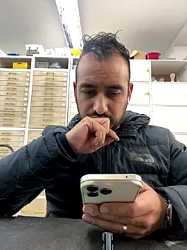 Snapshot of leonardohot1987 chatting on November 27, 2025, 8:09 pm leonardohot1987 online show from November 27, 2025, 8:09 pm