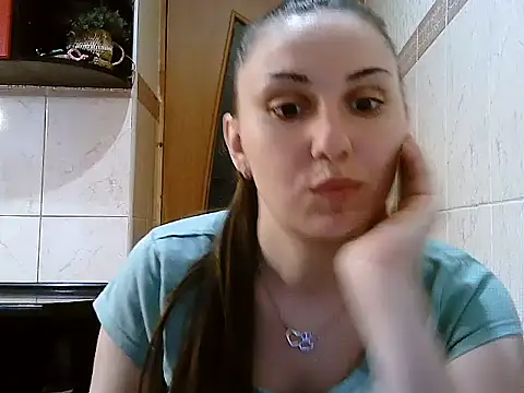 Yuliia30 online show from April 3, 2026, 1:28 pm