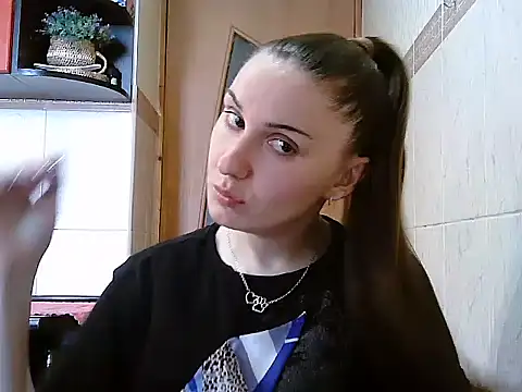 Yuliia30 online show from May 1, 2026, 2:11 pm