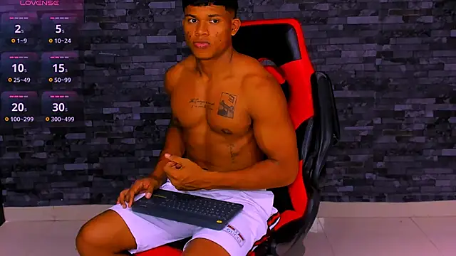 Snapshot of maxsteel177 chatting on December 15, 2025, 11:31 pm maxsteel177 online show from December 15, 2025, 11:31 pm