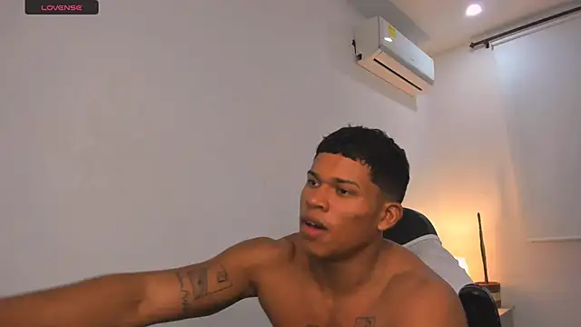 Snapshot of maxsteel177 chatting on March 11, 2025, 12:11 am maxsteel177 online show from March 11, 2025, 12:11 am