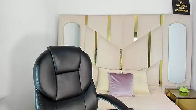 Salmaportman69 online show from February 7, 2026, 2:25 pm