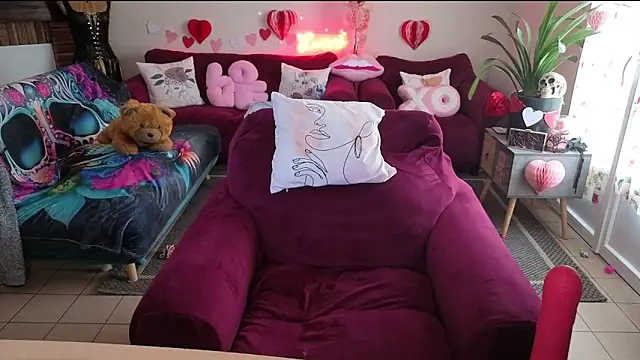 Snapshot of Miss_luxiole chatting on February 17, 2026, 9:28 am Miss luxiole online show from February 17, 2026, 9:28 am