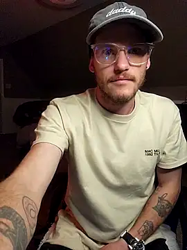 Snapshot of SoxxyNsh chatting on November 5, 2025, 2:36 am SoxxyNsh online show from November 5, 2025, 2:36 am