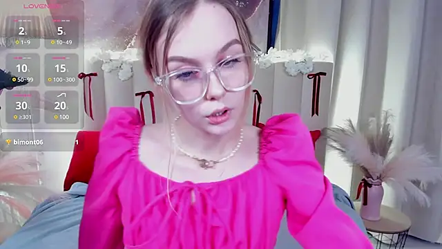 Molly Pink  online show from March 21, 2025, 12:28 pm