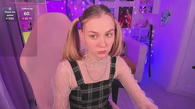 Molly Pink  online show from January 16, 2025, 5:44 pm