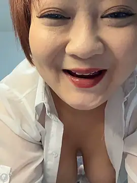 Snapshot of Hey-Cute chatting on October 6, 2025, 11:33 am Hey-Cute online show from October 6, 2025, 11:33 am