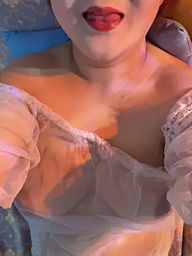 Snapshot of Hey-Cute chatting on October 18, 2025, 2:02 am Hey-Cute online show from October 18, 2025, 2:02 am