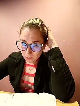 Snapshot of CHARLOTTE_1711 chatting on April 20, 2026, 2:58 am CHARLOTTE 1711 online show from April 20, 2026, 2:58 am
