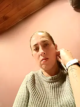 Snapshot of CHARLOTTE_1711 chatting on April 16, 2026, 3:07 am CHARLOTTE 1711 online show from April 16, 2026, 3:07 am