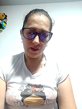 Snapshot of CHARLOTTE_1711 chatting on November 29, 2025, 4:01 am CHARLOTTE 1711 online show from November 29, 2025, 4:01 am