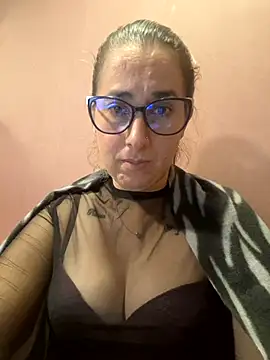 Snapshot of CHARLOTTE_1711 chatting on May 15, 2026, 4:21 am CHARLOTTE 1711 online show from May 15, 2026, 4:21 am