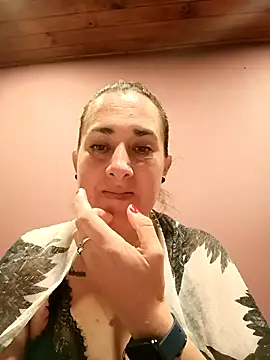 Snapshot of CHARLOTTE_1711 chatting on April 25, 2026, 2:47 am CHARLOTTE 1711 online show from April 25, 2026, 2:47 am