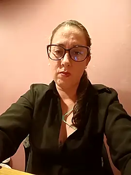 Snapshot of CHARLOTTE_1711 chatting on April 17, 2026, 2:47 am CHARLOTTE 1711 online show from April 17, 2026, 2:47 am