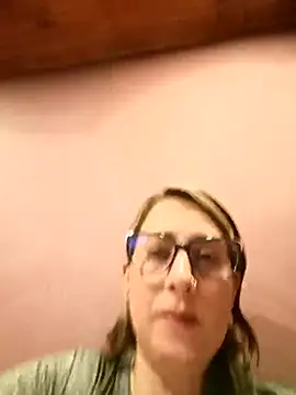 Snapshot of CHARLOTTE_1711 chatting on April 13, 2026, 3:21 am CHARLOTTE 1711 online show from April 13, 2026, 3:21 am