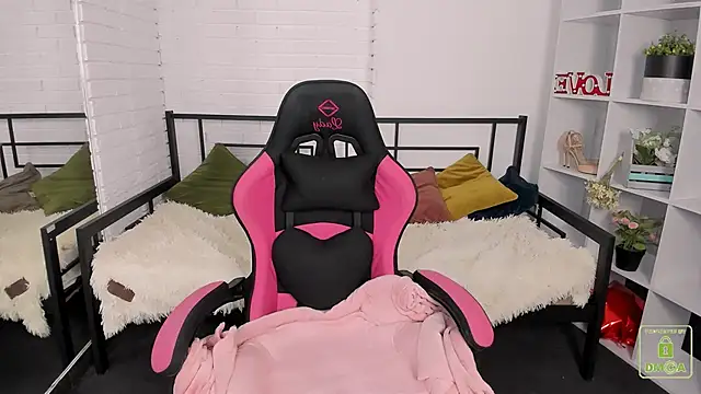 Erica  Alta online show from October 11, 2025, 5:30 am