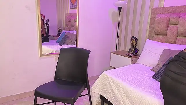 Snapshot of avis_lara chatting on August 7, 2026, 7:09 pm avis lara online show from August 7, 2026, 7:09 pm