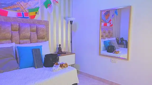 Snapshot of avis_lara chatting on July 14, 2026, 7:09 pm avis lara online show from July 14, 2026, 7:09 pm