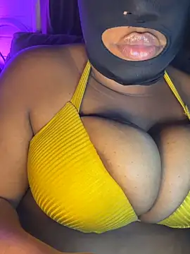 Lilymoonshow online show from May 4, 2026, 1:09 am