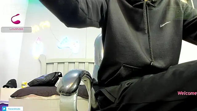 Snapshot of HarolddXL chatting on December 4, 2025, 1:32 pm HarolddXL online show from December 4, 2025, 1:32 pm