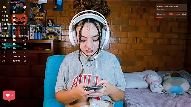 Snapshot of Annycolin_ chatting on October 17, 2025, 11:17 pm Annycolin online show from October 17, 2025, 11:17 pm