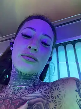 Snapshot of Black_sweet_Rose chatting on January 20, 2025, 1:11 pm Black sweet Rose online show from January 20, 2025, 1:11 pm