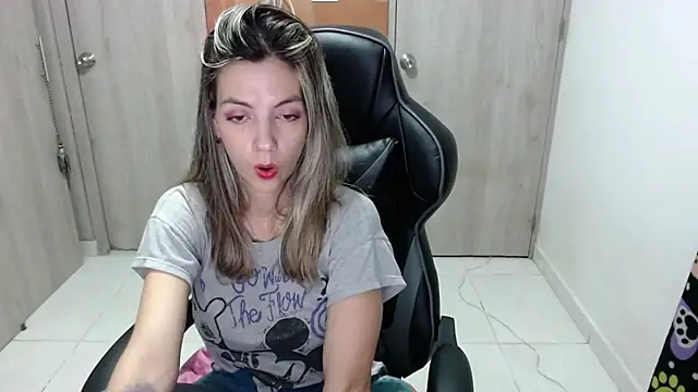Princezzlove3 online show from February 9, 2025, 2:17 am