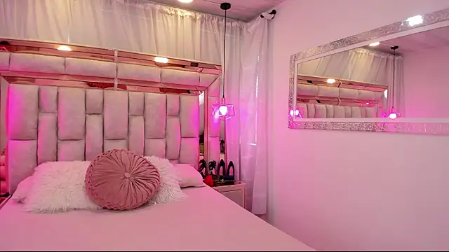 Katalina Evans online show from December 22, 2025, 12:27 pm