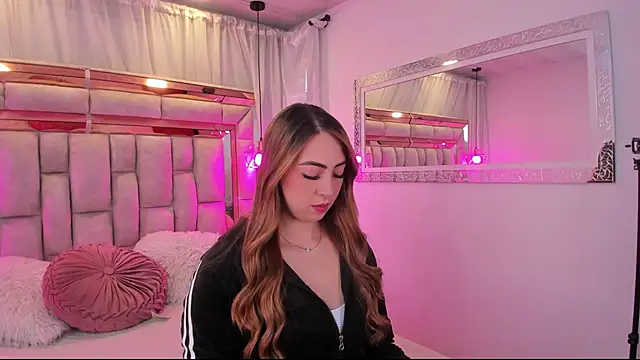 Snapshot of Katalina_Evans chatting on November 17, 2025, 11:14 am Katalina Evans online show from November 17, 2025, 11:14 am