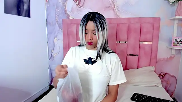 BrigitteRoy  online show from February 15, 2026, 3:07 am